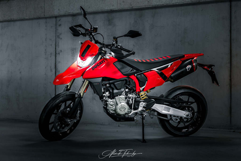 Hypermotard 698 Mono | Entdecken Sie die faszinierende Welt von Alexander Tschuncky Arts: Kreative Fotografie, atemberaubende Automobilkunst und hochwertiger Bilderdruck. Lassen Sie sich inspirieren! - Realisiert mit Pictrs.com