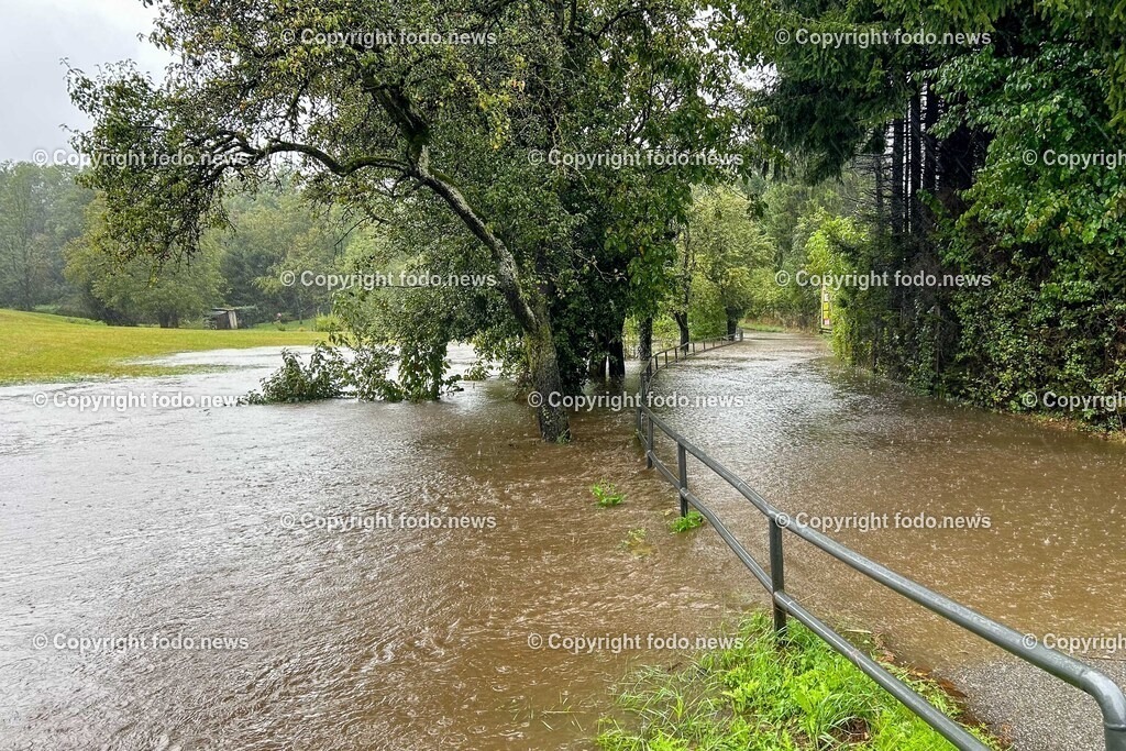 Linz_ Urfahr_ Hochwasser_ 14.09.2024-9 | 14.09.2024, Linz, AUT, Urfahr, Hochwasser, im Bild in Linz Urfahr ist der Diesenleitenbach ueber die Ufer getreten  - die Linzer Strasse ist gesperrt, Regen, Regenfaelle, Starkregen, Tropfen, Wasser