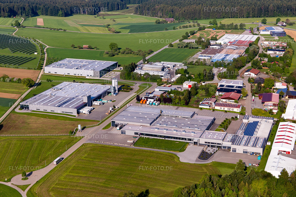 Luftbild: Dobergo GmbH im Ortsteil Betzweiler in Loßburg im Bundesland Baden-Württemberg in Deutschland. Foto: IMG_114389.jpg vom 30.05.2019 durch Werner Riehm/FLY-FOTO.de