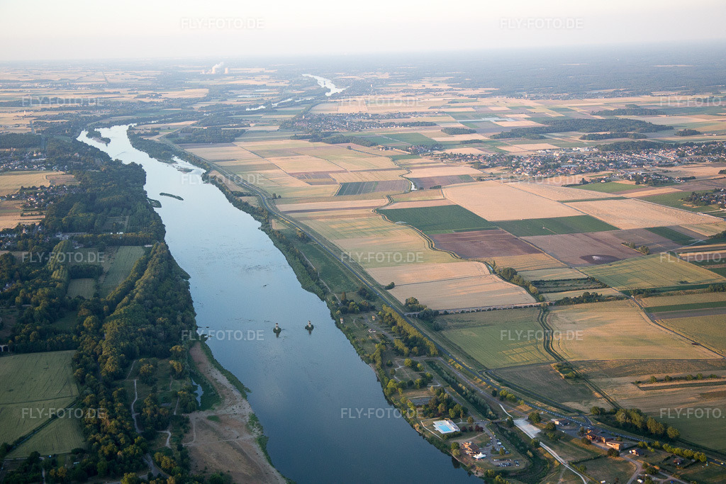 Luftbild: Loire bei Vineuil/Loire in Vineuil im Bundesland Loir-et-Cher in Frankreich. Foto: IMG_081333.jpg vom 19.06.2015 durch Werner Riehm/FLY-FOTO.de