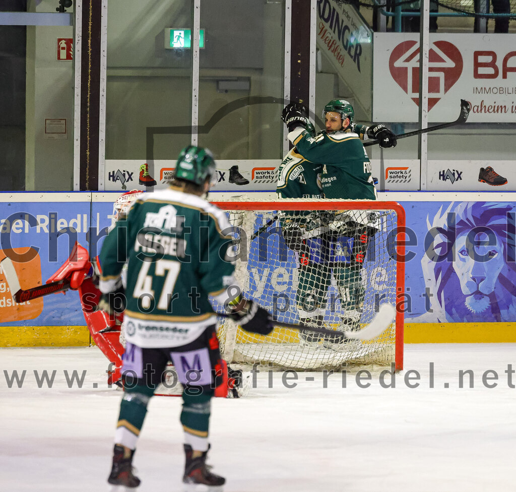 2026-02-15_075_TSV_Erding_gegen_EC_Peiting | Erding, Deutschland, 15.02.2026:Eishockey, Oberliga Süd 2025 / 2026, 47. Spieltag, TSV Erding gegen EC Peiting, Endergebnis: 4:5Führungstreffer durch Erik Modlmayr (Erding Gladiators, #21), Maximilian Forster (Erding Gladiators, #81)Foto: Christian Riedel / fotografie-riedel.net