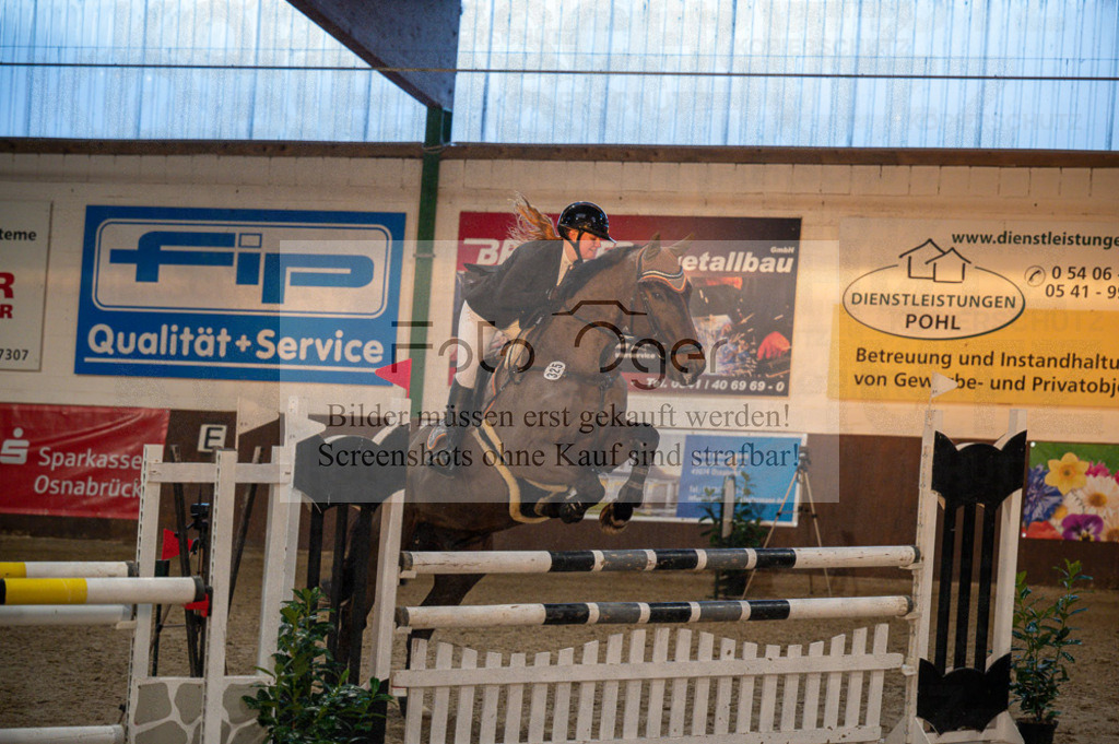 Hallenreittunier Voxtrup 2023 | Entdecke hochwertige Reitturnierfotos von Foto Oger. Professionell, emotional und authentisch – jetzt Lieblingsmomente im Shop bestellen. - Realisiert mit Pictrs.com