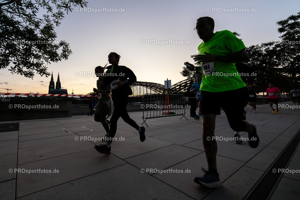 22. ASV Nachtlauf; Koeln, 28.05.25 | Impressionen vom 22. ASV Nachtlauf am 28.05.25 am Tanzbrunnen in Koeln. Foto: BEAUTIFUL SPORTS/Leah Kohring