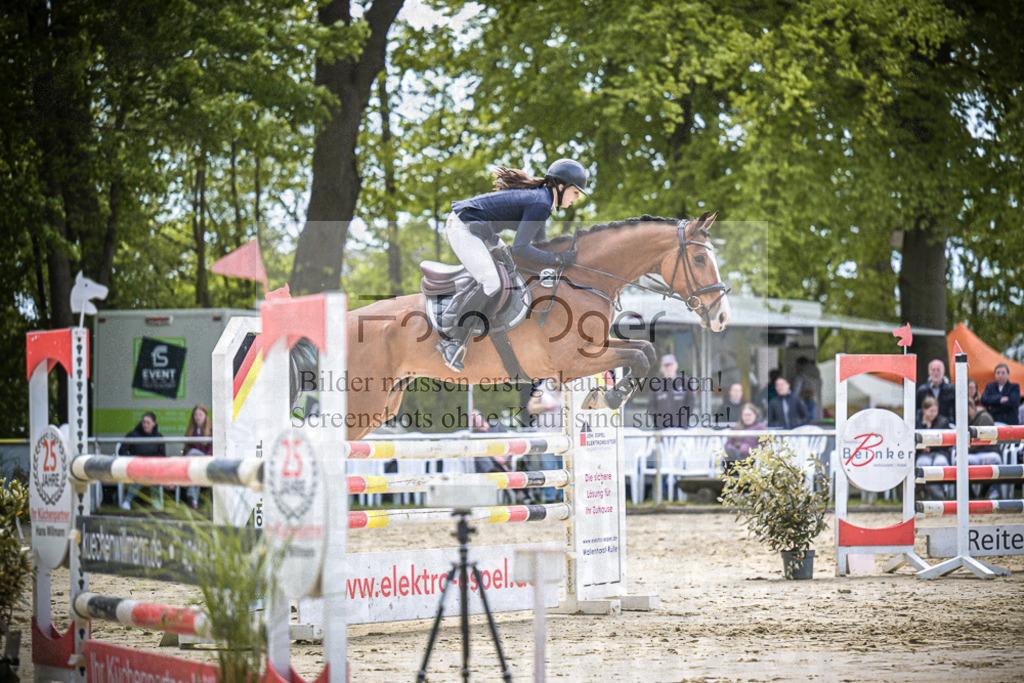 DOS_7601 | Entdecke hochwertige Reitturnierfotos von Foto Oger. Professionell, emotional und authentisch – jetzt Lieblingsmomente im Shop bestellen.Deutschlandweite Turnierfotografie. - Realisiert mit Pictrs.com