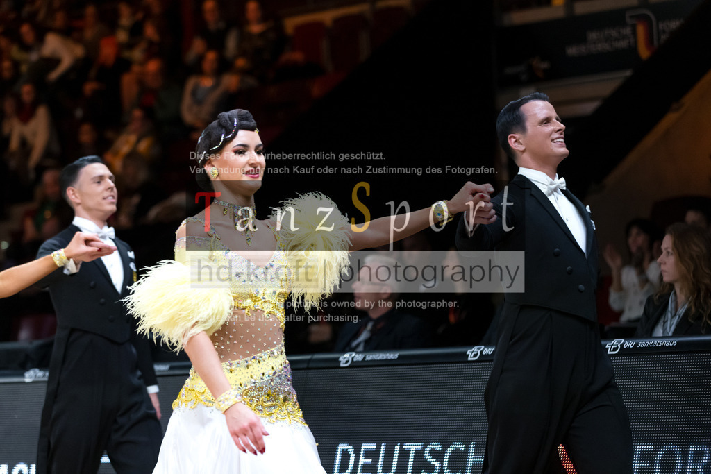 20241109_DM-Formationen_Vorrunde_3146 | Tanzsportbilder, Standardtanz, Lateintanz, WDSF, DTV, LTVB, dancecomp, goc, hessen tanzt, blaues band der spree, walzer, tango, wiener walzer, slowfox, quickstepp, samba, rumba, cha-cha-cha, paso doble. jive, hd-kroft photography, turniertanzsport