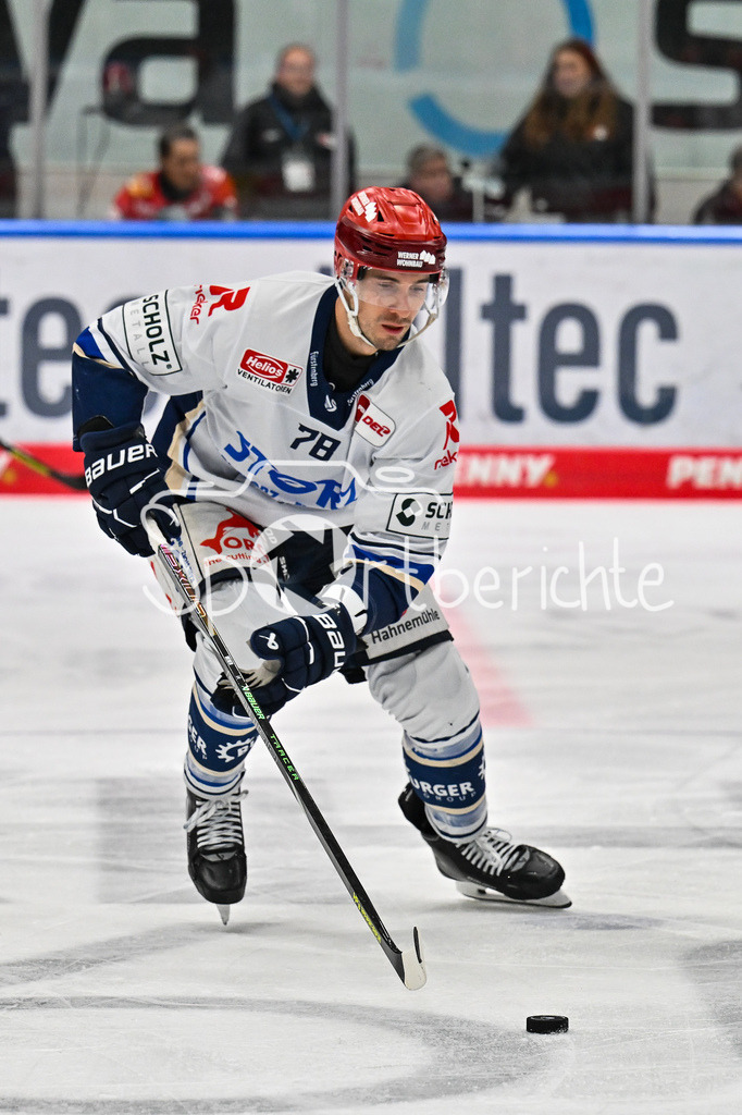 Augsburger Panther - Schwenninger Wild Wings | AuGSBURG, DEUTSCHLAND - 2. NOVEMBER: am Puck Will WEBER (Schwenninger Wild Wings 78) / Einzelfoto / Freisteller beim Ligaspiel zwischen den Augsburger Panthern und den Schwenninger Wild Wings am 17. Spieltag der Penny DEL im Curt Frenzel Stadion am 02.11.2025