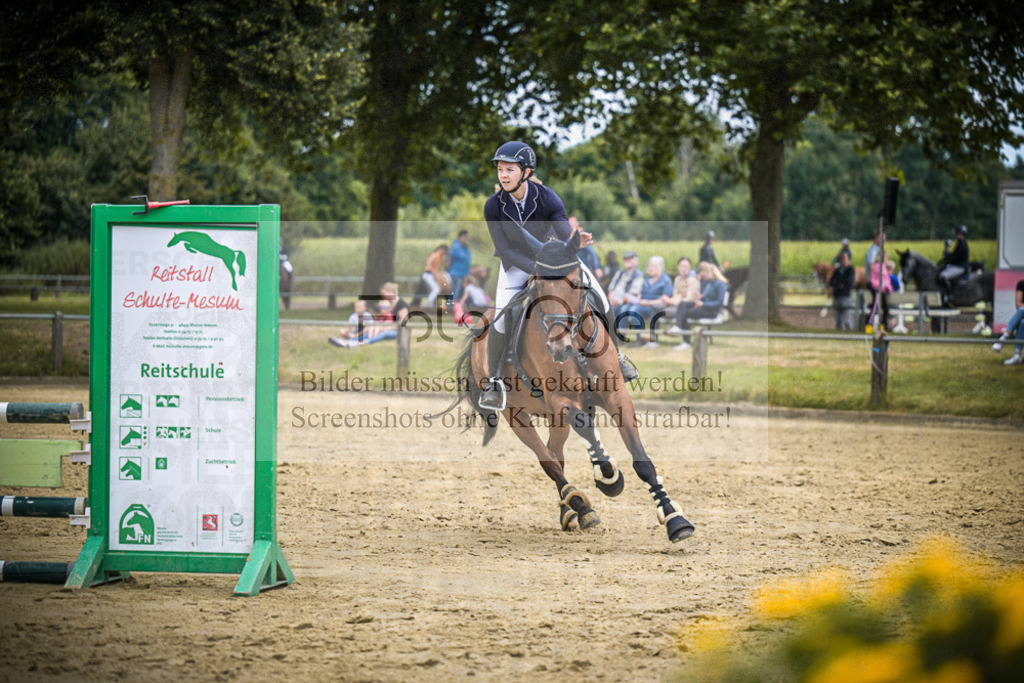 DOS_3910 | Entdecke hochwertige Reitturnierfotos von Foto Oger. Professionell, emotional und authentisch – jetzt Lieblingsmomente im Shop bestellen.Deutschlandweite Turnierfotografie. - Realisiert mit Pictrs.com