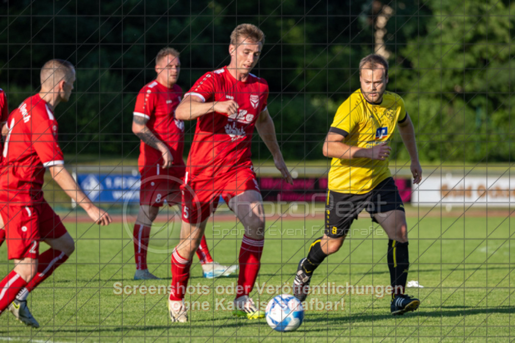 20250620_193447_0312 | #,TV Eybach (rot) vs. TSV Ottenbach (gelb), Fussball, Relegationsfinale in Kreisliga A3 - Bezirk Neckar/Fils, Saison 2024/2025, Eichenbachstadion, Haldenstraße, 73054 Eislingen, 20.06.2025 - 18:30 Uhr,Foto: PhotoPeet-Sportfotografie/Peter Harich