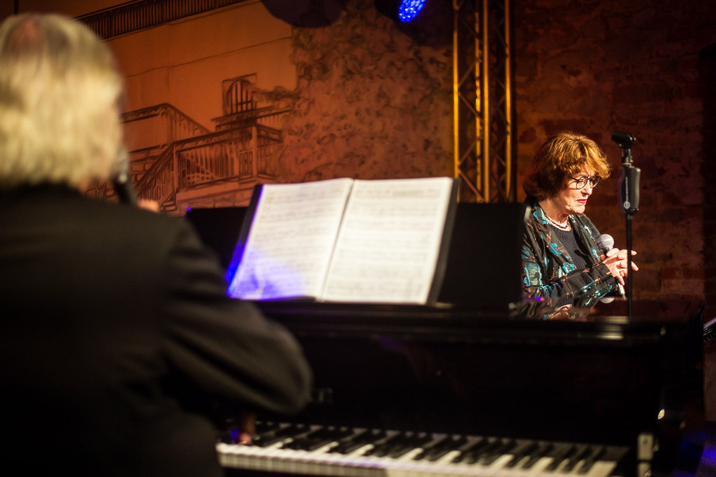 Uschi Brüning | Uschi Brüning im Forte Belvedere Leisnig zum Festival Hallo Leisnig 2022. - Realisiert mit Pictrs.com