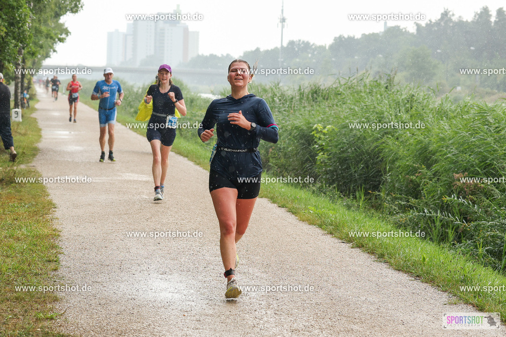 LUR_1352 | 34. M-net Erlanger Triathlon 2025 #erlangertriathlon  #mnettriathlon2025 #mnettriathlon #team #olympischedistanz #mitteldistanz #triathlon #maindonaukanal  #erlangertriathlon2025 #yourpictrs #tv1848 #tv1848erlangen  #triathlonbayern #sportinerlangen #demsportverbunden #sportshot_your_pictrs Copyright: www.sportshot.de