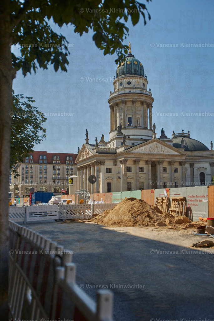 270801_BaustelleGendarmenmarkt_00007 | Vanessa Kleinwächter - Realisiert mit Pictrs.com