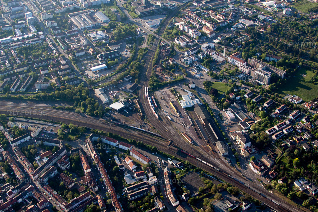 Luftbild: Gleisdreieck in Neustadt an der Weinstraße im Bundesland Rheinland-Pfalz in Deutschland. Foto: IMG_64680.jpg vom 04.05.2014 durch Werner Riehm/FLY-FOTO.de