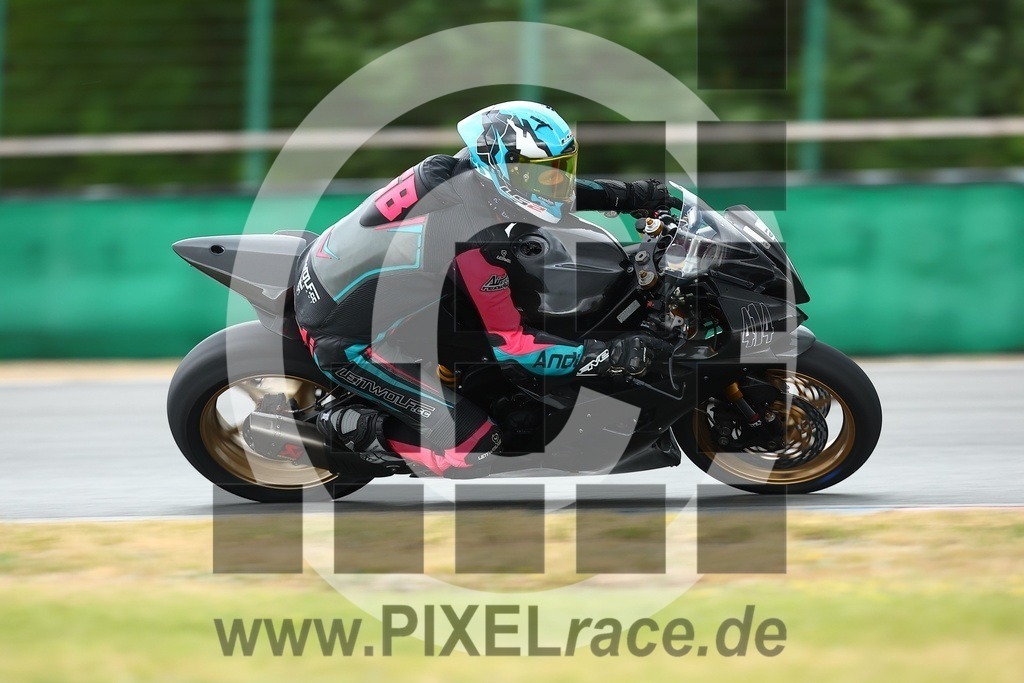 0414-20260516_04885 | Schöne Erinnerungen an spannende Momente - das festzuhalten ist unser Job. PIXELrace.de ist seit 2003 auf den Rennstrecken Europas unterwegs um die Action draußen beim Fahren und die wunderbare Stimmung imm Fahrerlager für euch einzufangen.