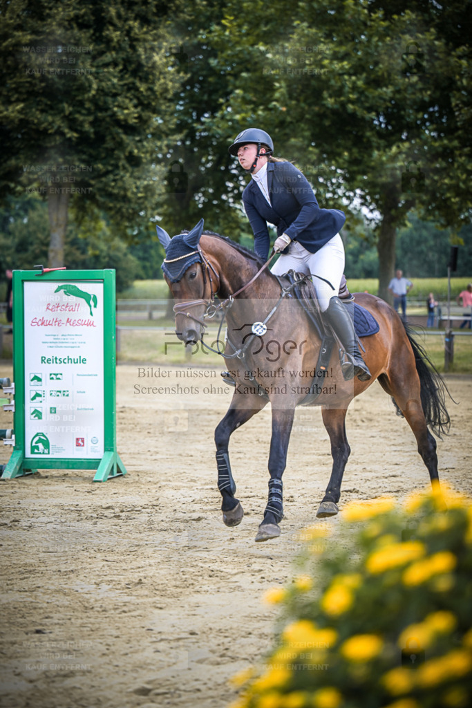 DOS_2938 | Entdecke hochwertige Reitturnierfotos von Foto Oger. Professionell, emotional und authentisch – jetzt Lieblingsmomente im Shop bestellen. - Realisiert mit Pictrs.com