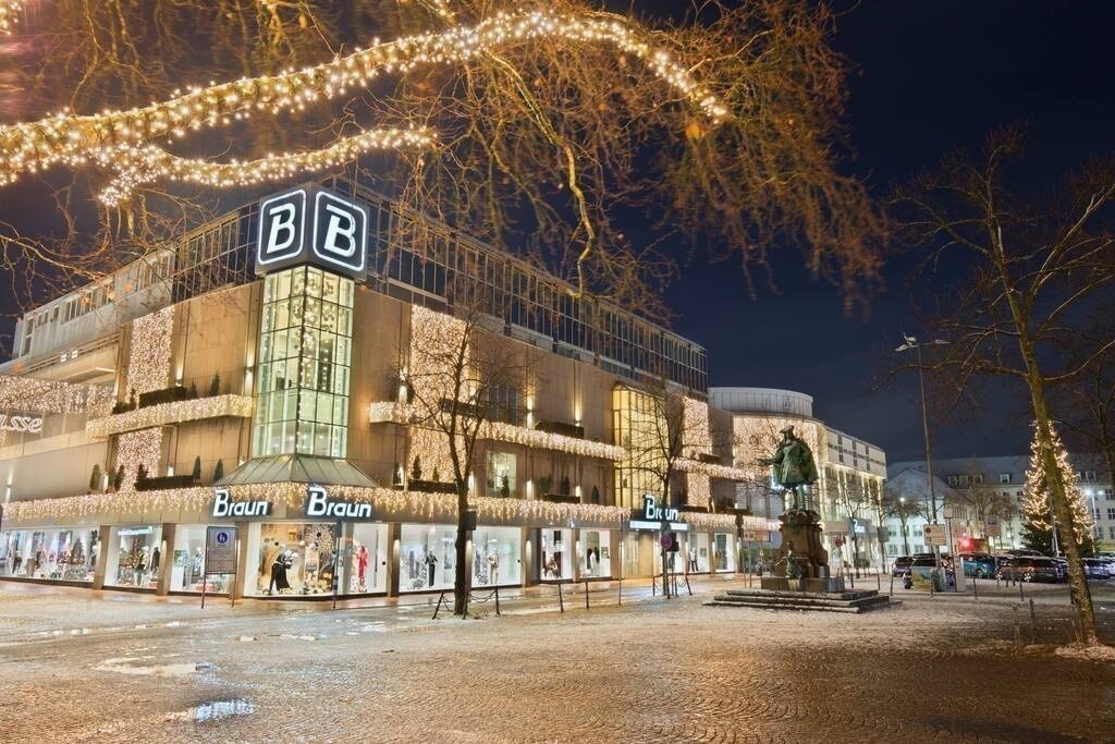 Neumarkt_DRI_2048 | Bildergalerie von Sport-Ereignissen aber auch von weiteren spannenden Dingen - nicht nur vom Niederrhein. In Anlehnung an den bekannten Spruch von Hanns Dieter Hüsch heißt das Motto: "Niederrhein ist überall".  - Realisiert mit Pictrs.com