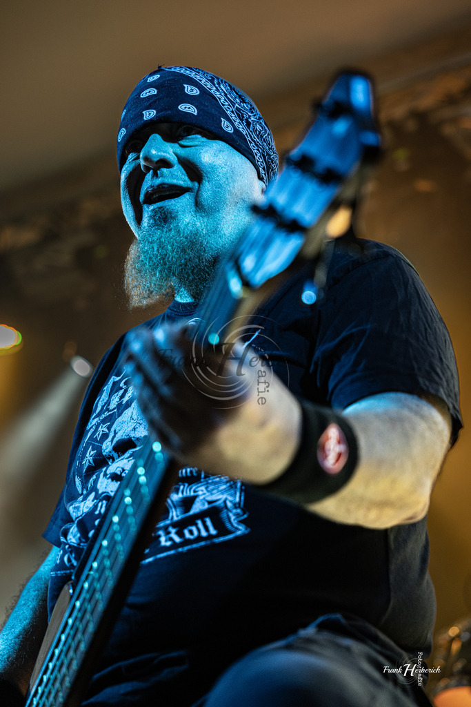 Justice Daudenwinden | Frank Herberich Fotografie, Frank Herberich, Fotografie, Hochzeit, Portrait, St. Peter Ording, Ording, Westerhever, Nordsee, Frank Fotografie, Hardheim,  Odenwald,Walldürn, Band,Eventfotografie - Realisiert mit Pictrs.com