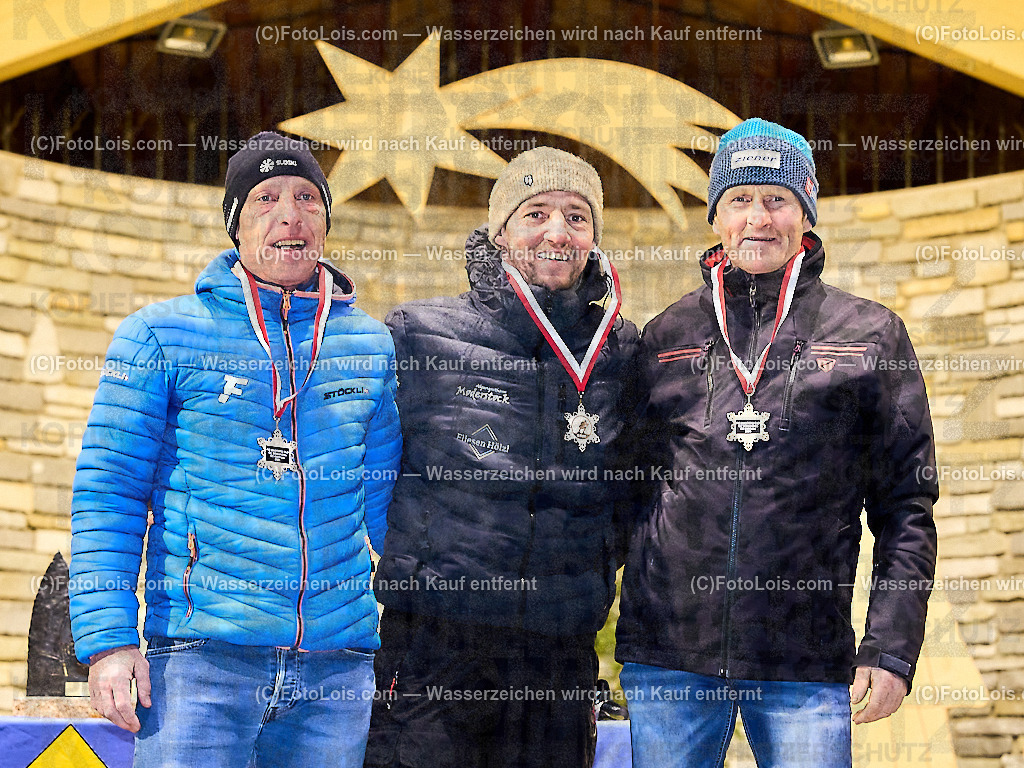 ALP5181_MASTERS-Cup_GS_Siegerehrung | (C)FotoLois.com, Alois Spandl. FIS Masters-Cup Wildschönau, Giant Slalom auf der Piste Schatzberg GS, Siegerehrung auf dem Dorfplatz Niederau, Sa 13. Januar 2024.
