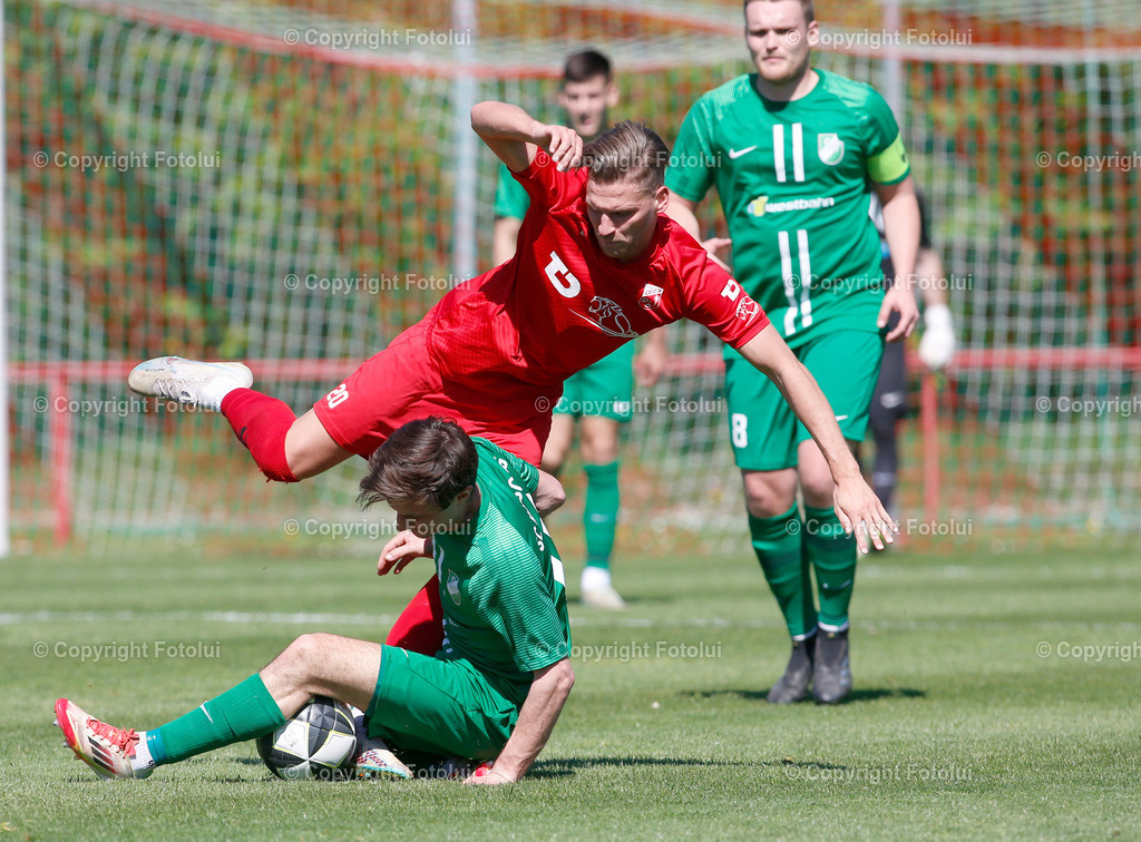 A_LUI_190425_11 | SPORT FUSSBALL LL.OST ASKOE OEDT 1B-SC HOERSCHING 19.4.2025 IM BILD: MICHAEL LEONHARTSBERGER (OEDT1B) UND SAMUEL DIESENREIHER (HOERSCHING) FOTO:FOTOLUI