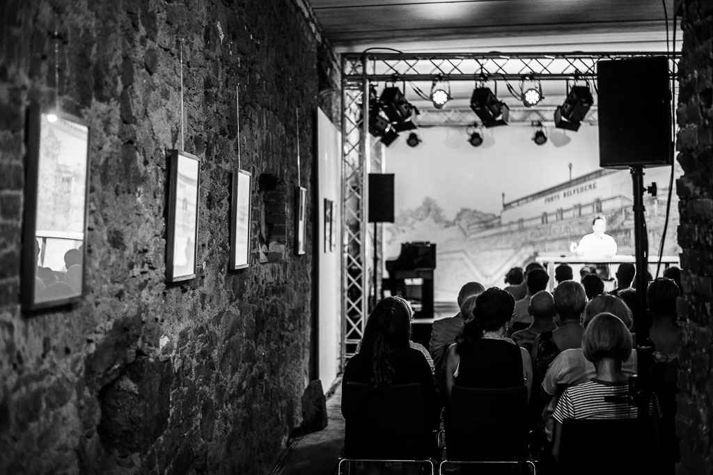 Claudia Michelsen zur Lesung im Forte Belvedere Leisnig | Zur Marlene-Dietrich-Lesung mit Schauspielerin Claudia Michelsen im Forte Belvedere Leisnig zum Festival Hallo Leisnig 2022. - Realisiert mit Pictrs.com