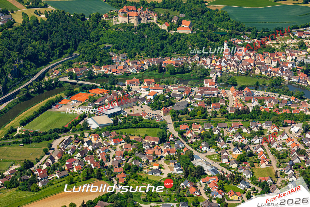 Das Luftbild der Stadt Harburg wurde 2022 vom Flugzeug heraus erstellt (keine Drohnen-Aufnahmen) Aufnahmehöhe ca.450 Meter- hohe Bildauflösung und Druck-Qualität. Garantiert!