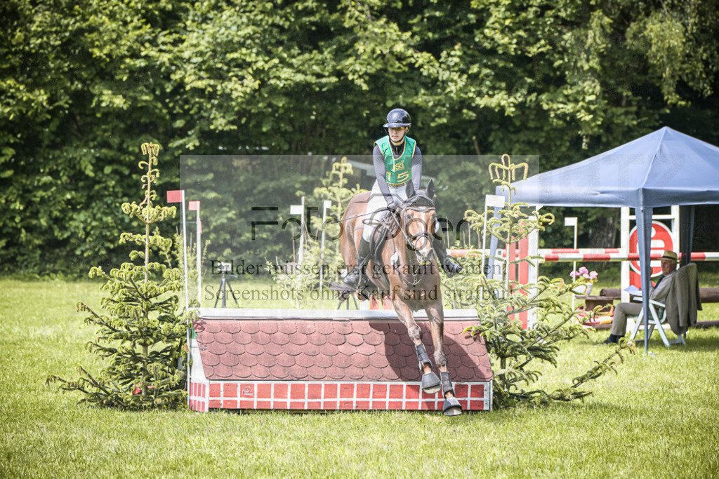 DOS_7844 | Entdecke hochwertige Reitturnierfotos von Foto Oger. Professionell, emotional und authentisch – jetzt Lieblingsmomente im Shop bestellen.Deutschlandweite Turnierfotografie. - Realisiert mit Pictrs.com