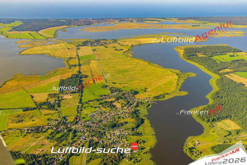 Luftbild der Stadt Pruchten - Die Luftaufnahme wurde 2025 vom UL-Flugzeug heraus erstellt ( keine Drohne ) - Hochauflösende Luftaufnahme - für professionelle Ausdrucke geeignet. Die Geschenkidee !Hier alle&nbsp;Infos zur Lizenzierung der LuftaufnahmeWir fliegen auch dieses Jahr wieder in Ihre Region um Luftbilder zu erstellen.- Luftbild anfragen