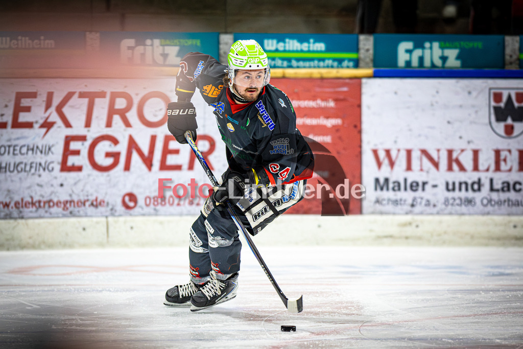 Peißenberg MINERS gegen ESV Burgau 2000 | Eishockey Bayernliga 2025/26 Vorrunde 21. Spieltag, Peißenberg MINERS gegen ESV Burgau 2000, 20251226,Marek HALODA (MINERS 64) in Aktion,2025-12-26 in Peißenberg (flatbuy Arena Peißenberg), Marek HALODA (MINERS 64)Copyright: WolfgangxLindner www.foto-lindner.de