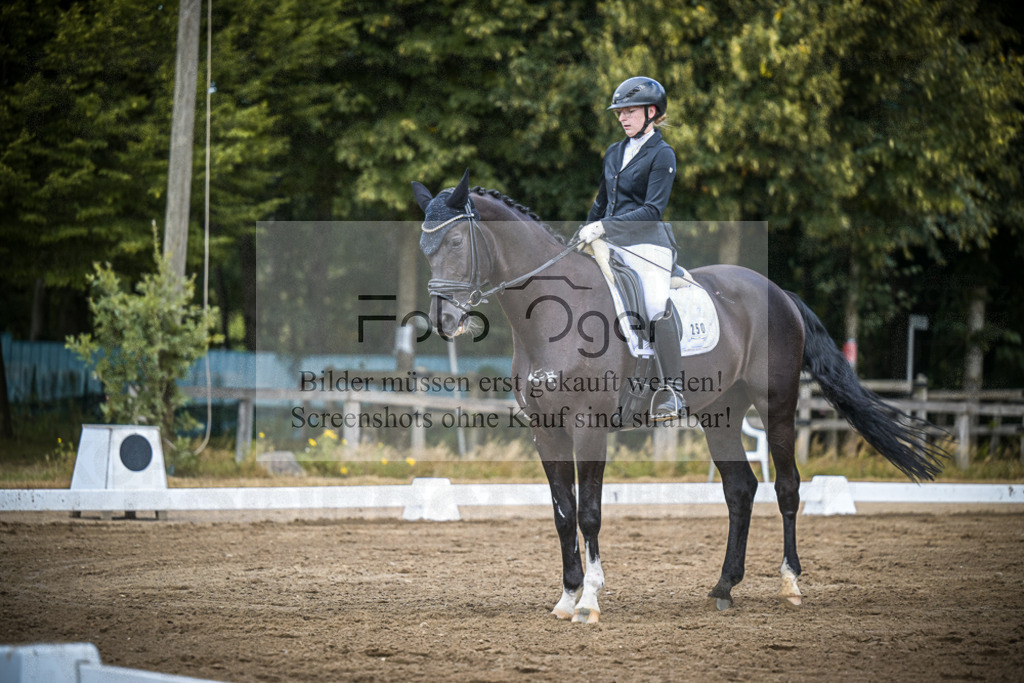 DOS_4915 | Entdecke hochwertige Reitturnierfotos von Foto Oger. Professionell, emotional und authentisch – jetzt Lieblingsmomente im Shop bestellen.Deutschlandweite Turnierfotografie. - Realisiert mit Pictrs.com