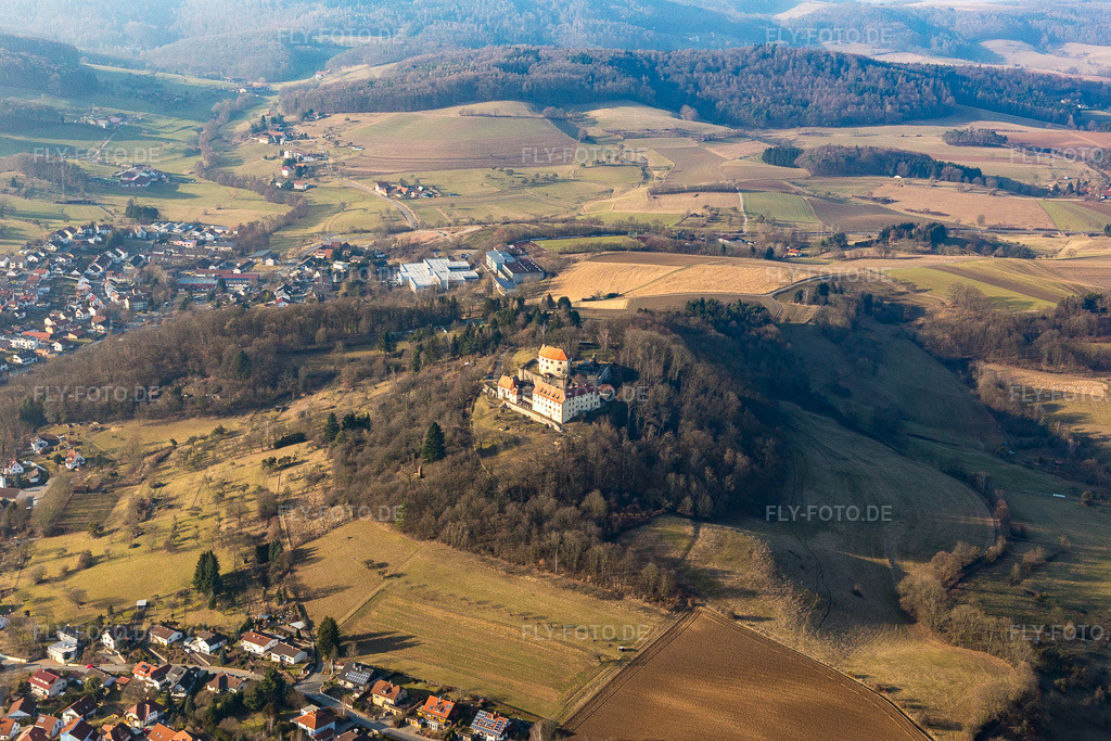 Luftbild: Erfahrungsfeld auf der Burganlage des Schloss Reichenberg (Odenwald) in Reichelsheim im Bundesland Hessen in Deutschland. Foto: IMG_096650.jpg vom 14.02.2017 durch Werner Riehm/FLY-FOTO.de