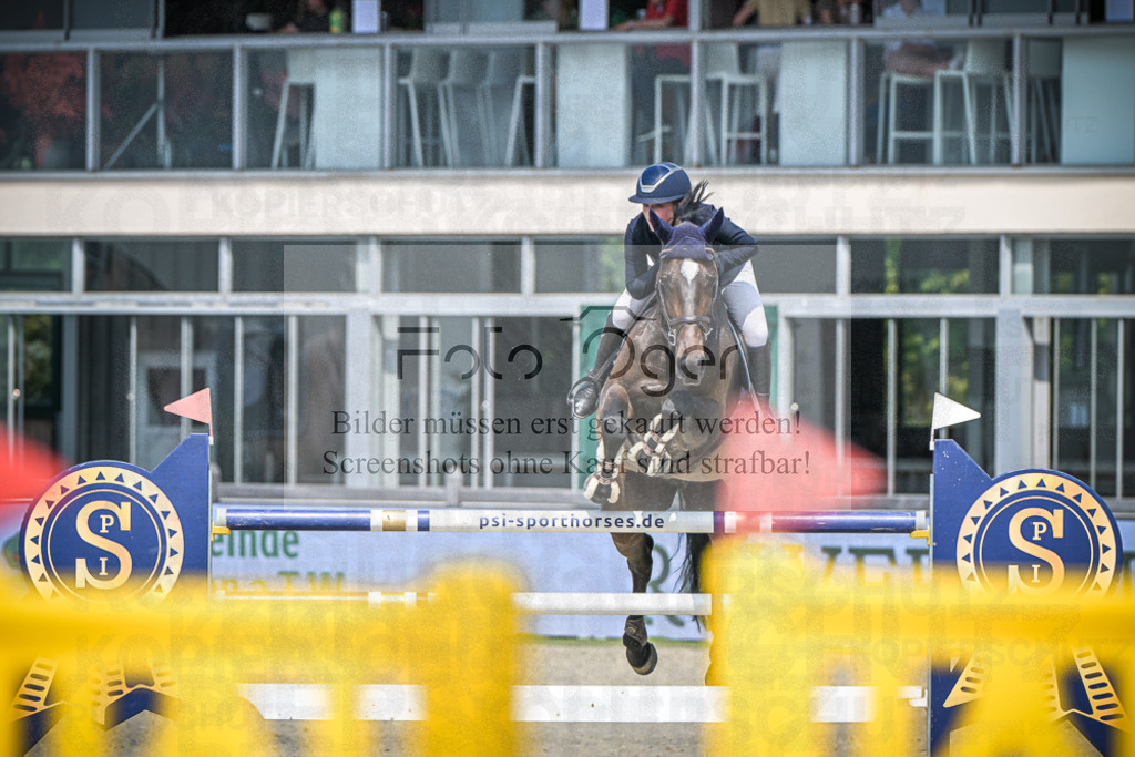 DOS_5995 | Entdecke hochwertige Reitturnierfotos von Foto Oger. Professionell, emotional und authentisch – jetzt Lieblingsmomente im Shop bestellen.Deutschlandweite Turnierfotografie. - Realisiert mit Pictrs.com