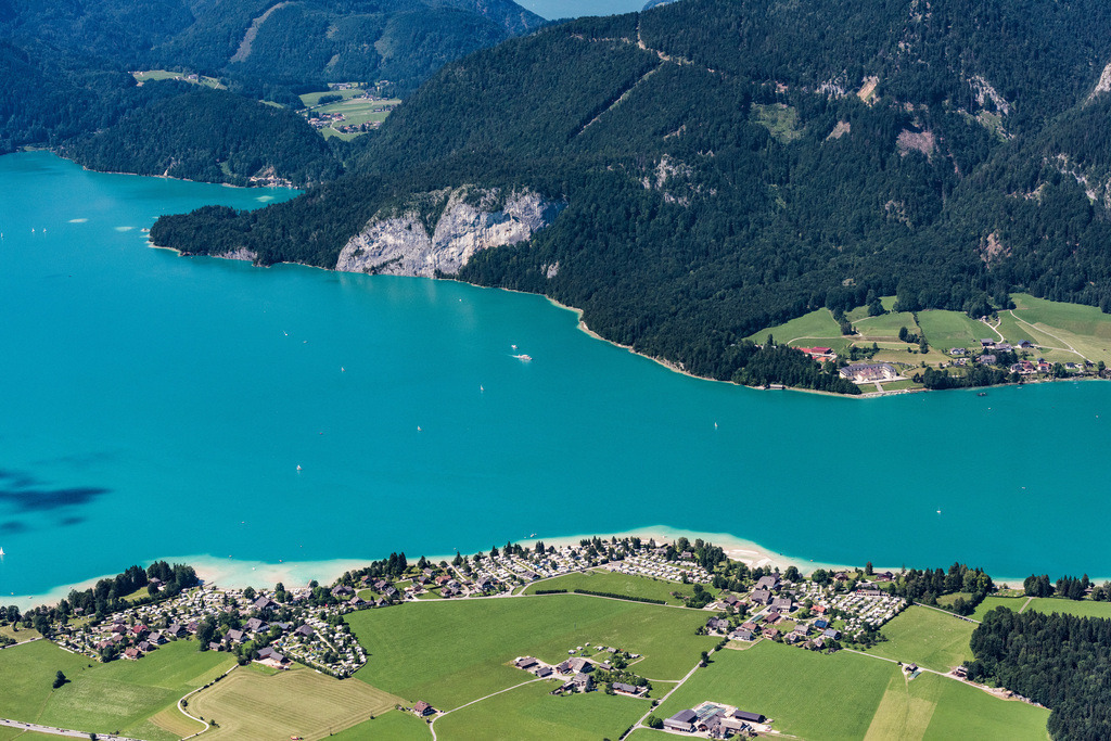dr__0010171.jpg | GSCHWENDT 05.07.2017 Dorfkern an den See- Uferbereichen des Wolfgangsees in Gschwendt in Salzburg, Österreich. // Village on the lake bank areas of Wolfgangsees in Gschwendt in Salzburg, Austria. Foto: Daniel Reiter