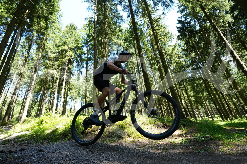 FC100905 | Fotogalerie der Treibjagd im Dunkelwald - Dein MTB Etappenrennen im Erzgebirge - Realisiert mit Pictrs.com
