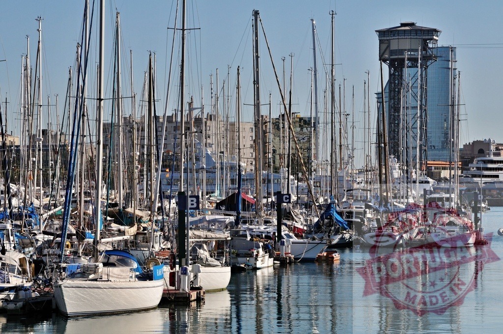 Port Vell marina with many sailboats, Barcelona. Spain - Barcelona | Sailboats moored at Port Vell marina with the Port Tower in Barcelona, Spain - Realisiert mit Pictrs.com