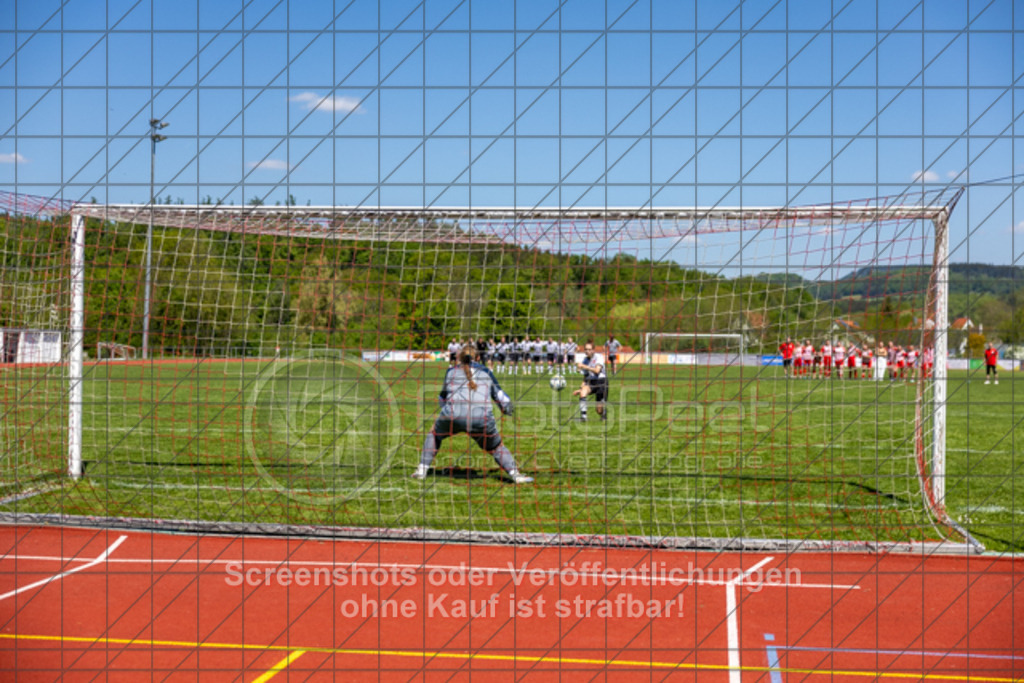 20250501_124432_0909 | #,1.FC Donzdorf II (rot) vs.1.Göppinger SV (weiß), Fussball, Frauen-Bezirkspokal Halbfinale Saison 2024/2025, Rasenplatz Lautertal Stadion, Süßener Straße 16, 73072 Donzdorf, 01.05.2025 - 10:30 Uhr,Foto: PhotoPeet-Sportfotografie/Peter Harich