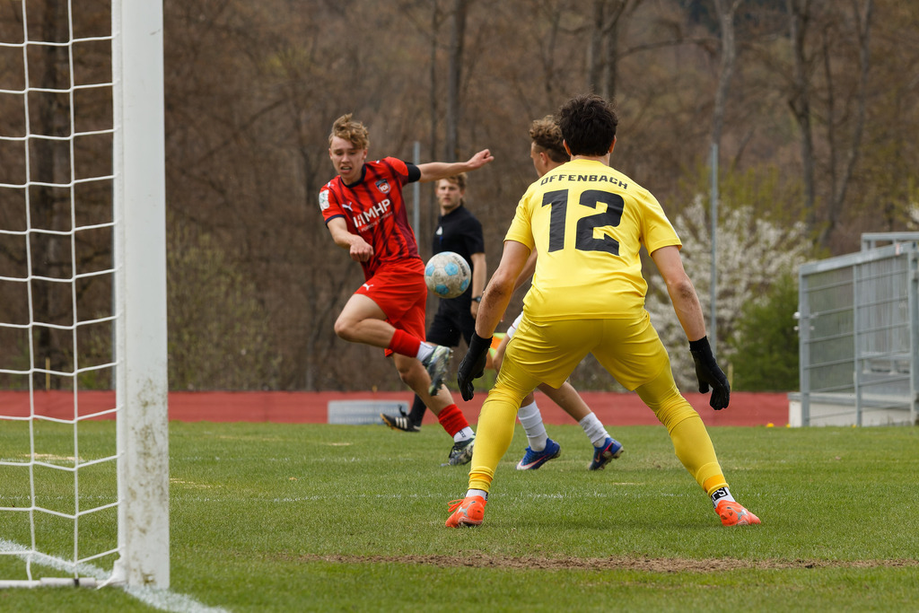 FCHOFK_260418_6-17 | 1.FC Heidenheim 1846 vs. Offenbacher Kickers, Fußball, U17, B-Junioren, NWL, U17-DFB-Nachwusliga, 2025/2026, 10. Spieltag, 18.04.2026 in Heidenheim, Walter-Birkhold-Jugendstadion (Foto: Michael Bulling) - Realisiert mit Pictrs.com