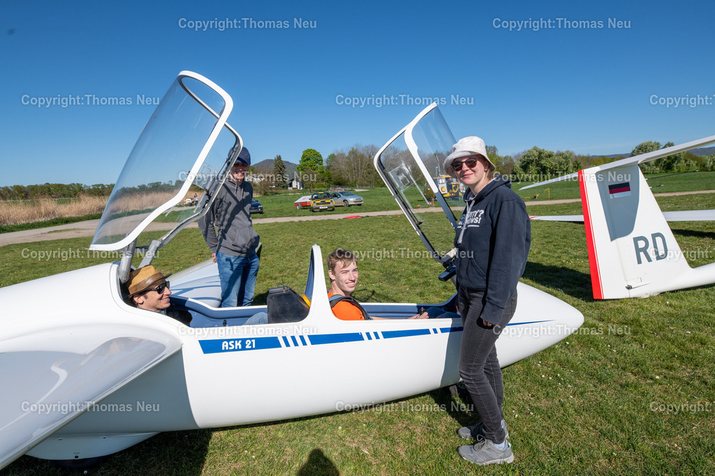 DSC_4508 | smb,Stadtmagazin , Segelfluggruppe, die Fliegerjugend von links: Matthias Neubacher, Yannick Elsinghorst, Benjamin Ilchmann, Franzi Pawel, ,, Bild: Thomas Neu