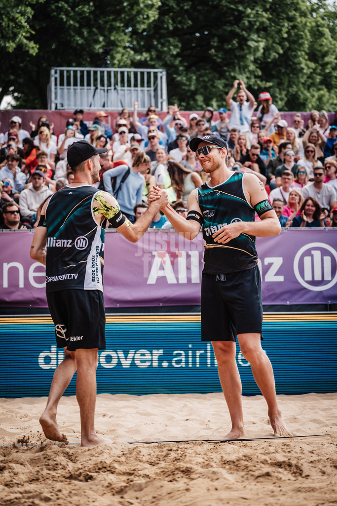 Beachvolleyball | Männer | Allianz German Beach Tour 2025 | Tourstop Düsseldorf | 17.05.2025 | v.l. Clemens Wickler und Nils Ehlers