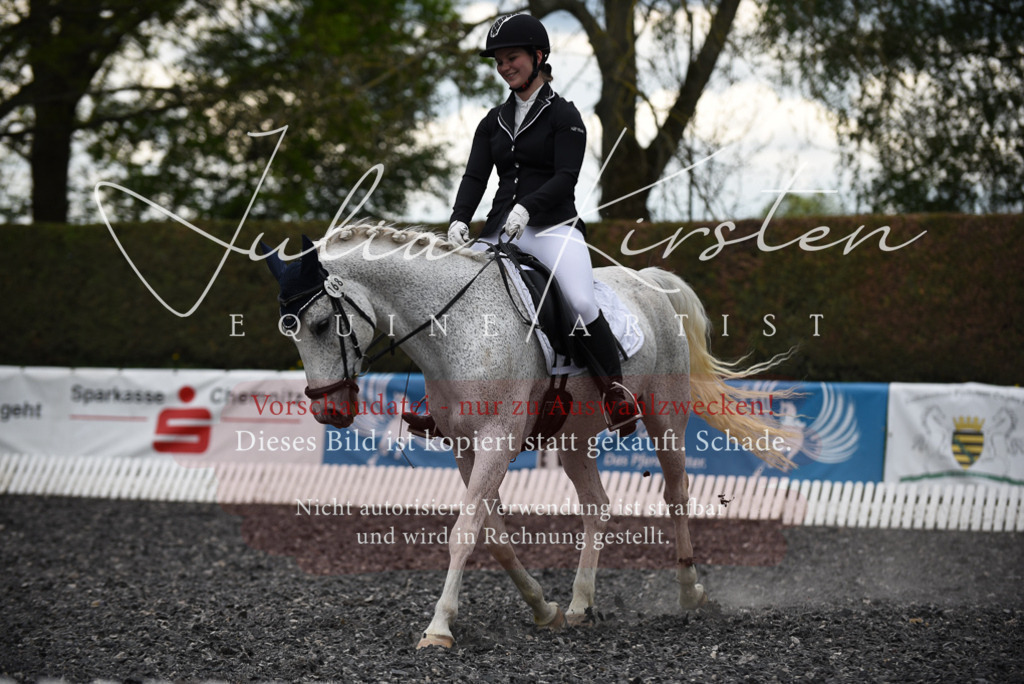 20230513_JK-Röhrsdorf-15-152 | Pferde- und Turnierfotografie in Westsachsen. Pferdeportraits, Auftragszeichnungen und intuitive Kunst.