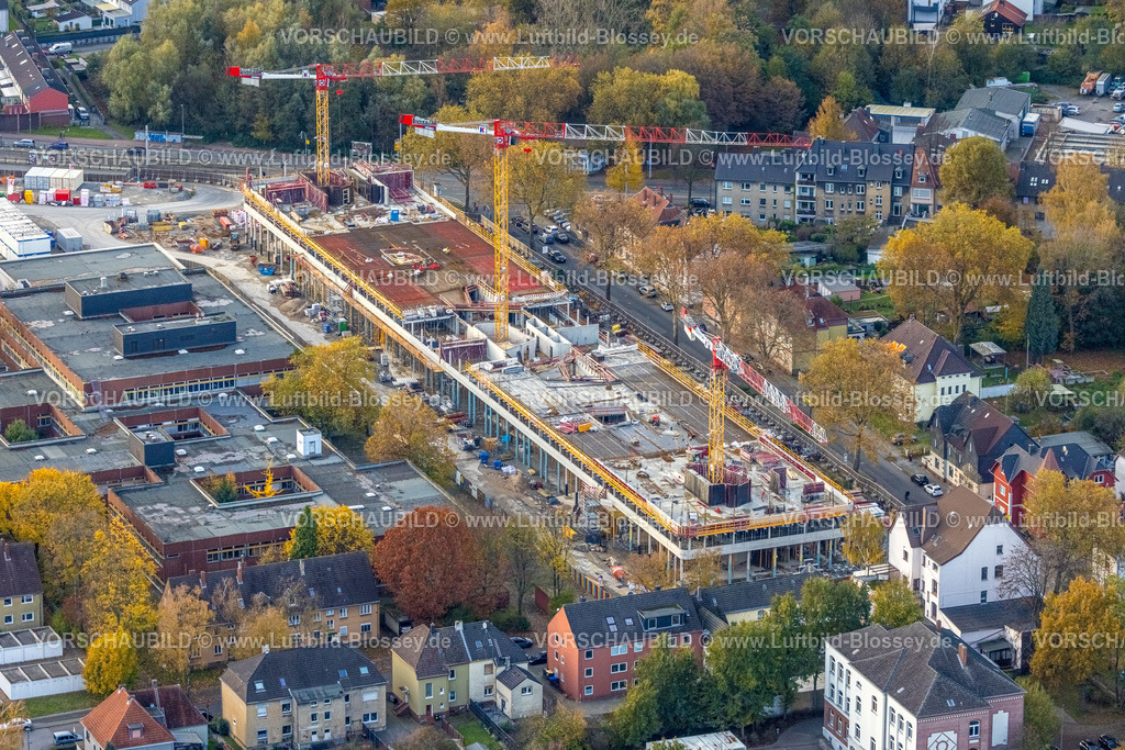 Bochum231102175 | Luftbild, Baustelle und Neubau Schulzentrum Nord Gerthe, Anne-Frank-Realschule und Heinrich-von-Kleist-Schule, herbstliche Laubbäume, Castroper Hellweg, Gerthe, Bochum, Ruhrgebiet, Nordrhein-Westfalen, Deutschland
