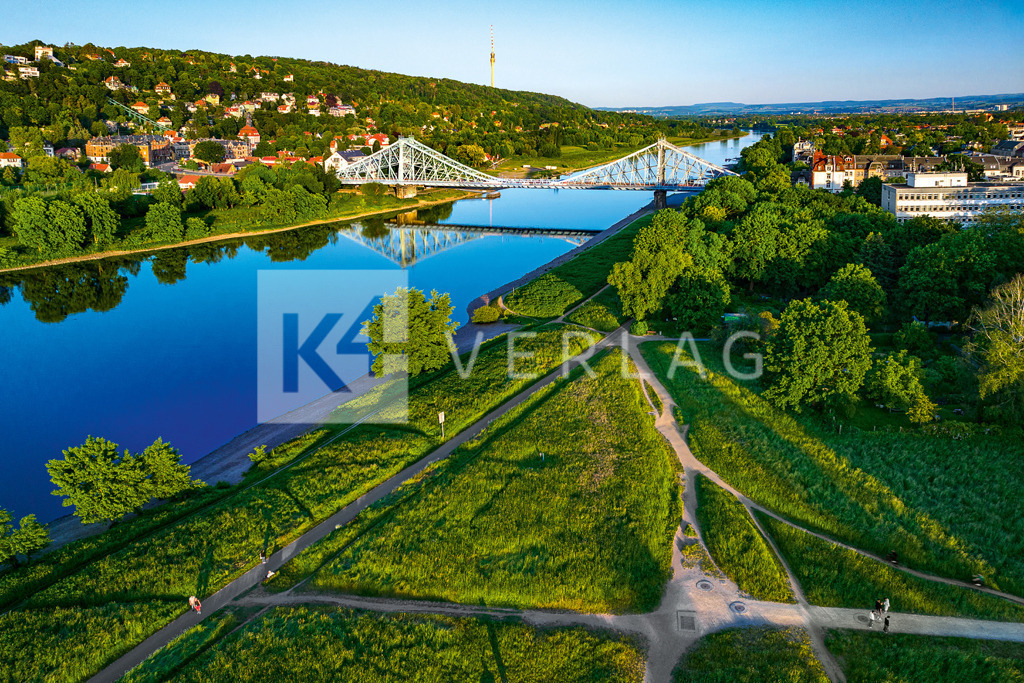 Blaues-Wunder-Elbe-Luftbild-DJI_0252 | Das Blaue Wunder über die Elbe verbindet die Stadtteile Loschwitz und Blasewitz - Realisiert mit Pictrs.com