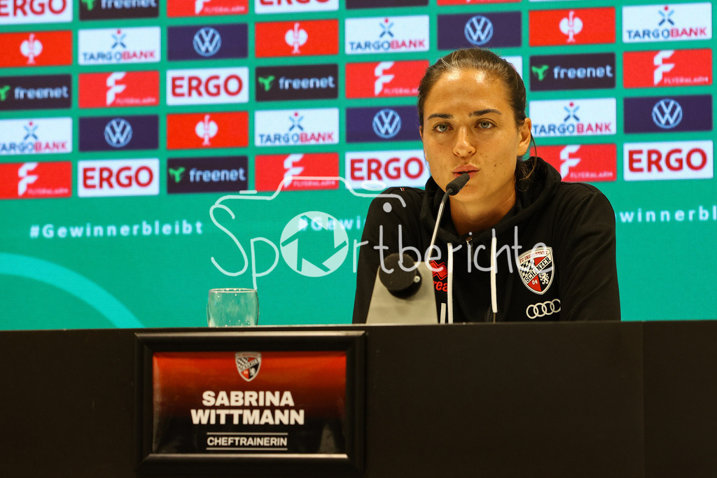 FC Ingolstadt - 1. FC Kaiserslautern | im Bild FC Ingolstadt Trainerin Sabrina WITTMANN nach der Partie gegen Lautern bei der Pressekonferenz / Freisteller / Einzelfoto