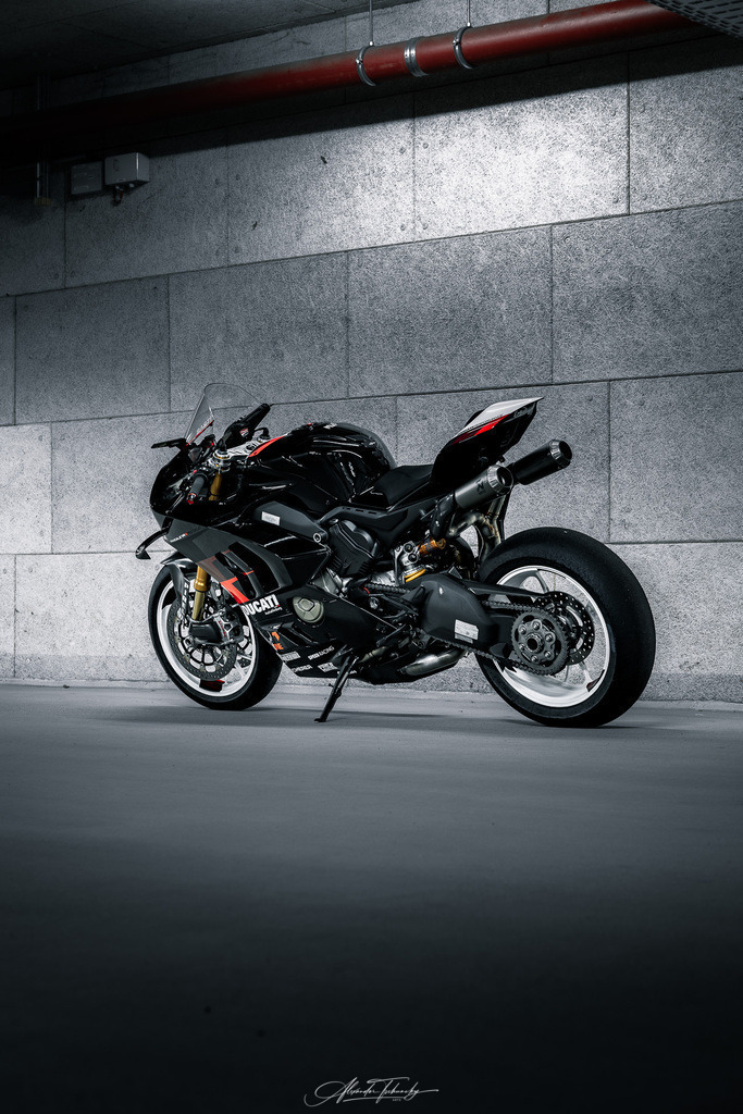 Ducati Panigale V4S | Entdecken Sie die faszinierende Welt von Alexander Tschuncky Arts: Kreative Fotografie, atemberaubende Automobilkunst und hochwertiger Bilderdruck. Lassen Sie sich inspirieren! - Realisiert mit Pictrs.com