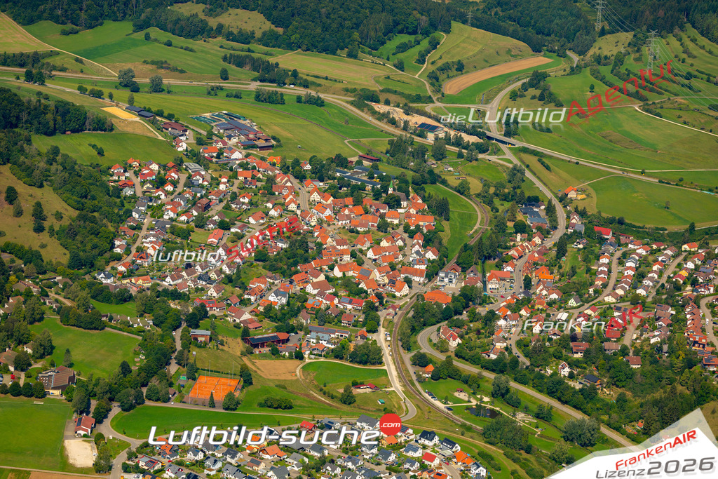 Das Luftbild zeigt :  Gomadingen - Die Luftaufnahme wurde 2024 vom UL-Flugzeug aus erstellt ( keine Drohne ) - Hochauflösende Luftaufnahme - Für grossformatige Ausdrucke geeignet. Die Geschenkidee !Mit Lizenz und Bildrechte bestellbar