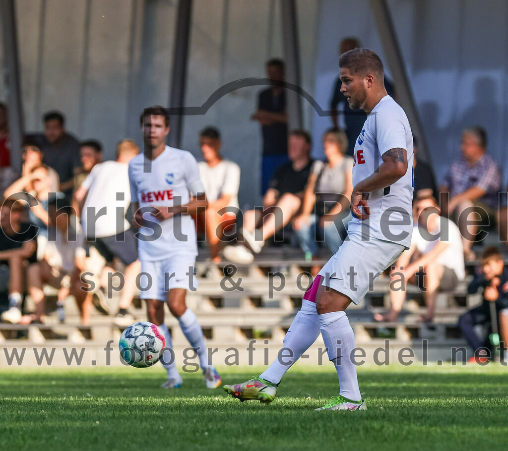 2023-07-18_051_FC_Herzogstadt_gegen_FC_Eitting | Erding, Deutschland, 18.07.2023:
Fußball, TOTO Pokal 2023 / 2024, 1. Spieltag, FC Herzogstadt gegen FC Eitting, Endergebnis: 2:4 n.E.

Christoph Härtl (FC Eitting, #23)

Foto: Christian Riedel / fotografie-riedel.net