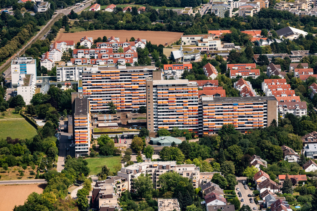 dr__0015871.jpg | STUTTGART 03.08.2018 Hochhaus- Ensemble in Stuttgart im Bundesland Baden-Württemberg, Deutschland. // High-rise ensemble of in Stuttgart in the state Baden-Wurttemberg, Germany. Foto: Daniel Reiter