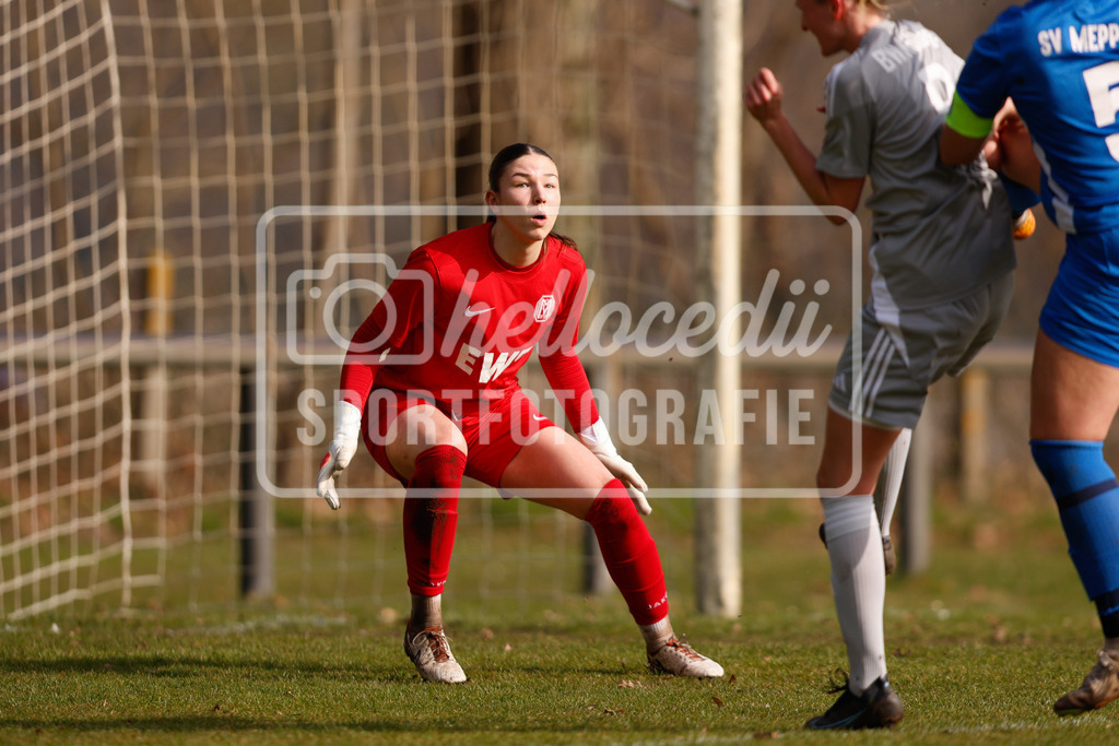 Fußball I Frauen I Saison 2025-2026 I Oberliga Niedersachsen I 15. Spieltag I SV Meppen 1912 e.v. U20 2 - BW Hollage -28 | Johanna Meyer (1, SV Meppen 1912 e.v.) - Realisiert mit Pictrs.com