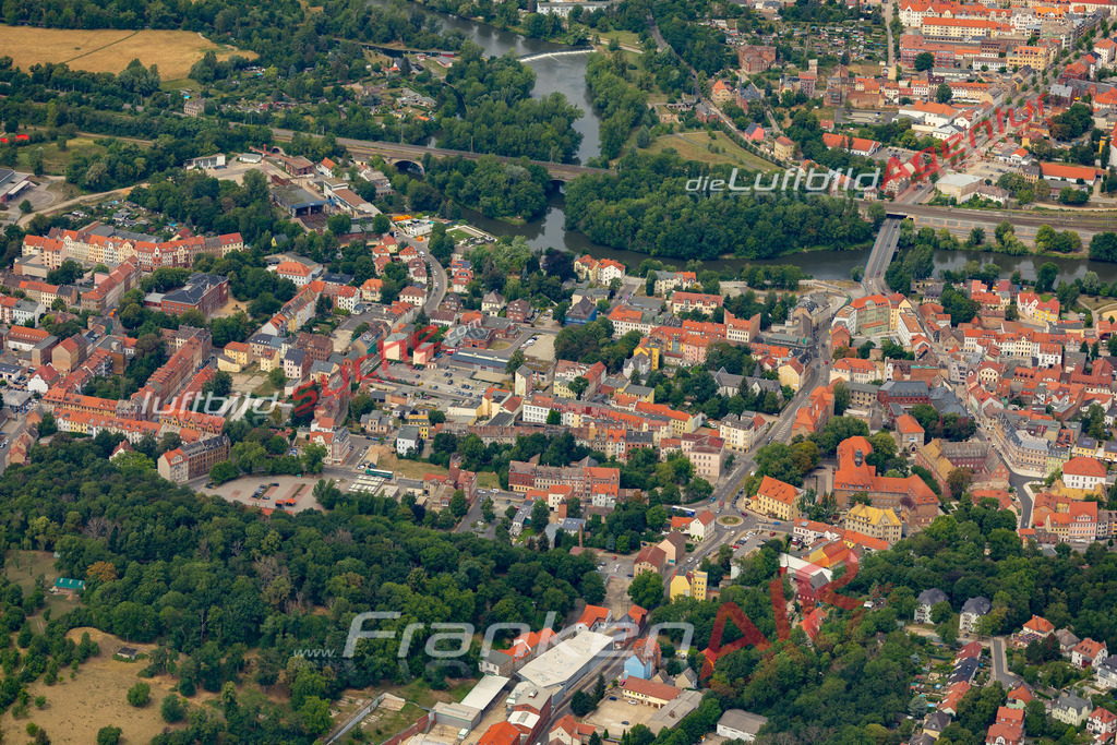 weissenfels-luftbild-2022-6239 | Aktuelles Luftbild von  Weißenfels - Die Luftaufnahme wurde 2022 mittels UL-Flugzeug erstellt ( keine Drohne ) - hochauflösende Kamera-Systeme von  Canon -
Beste Qualität - Für grossformatige Ausdrucke geeignet. Die Geschenkidee !