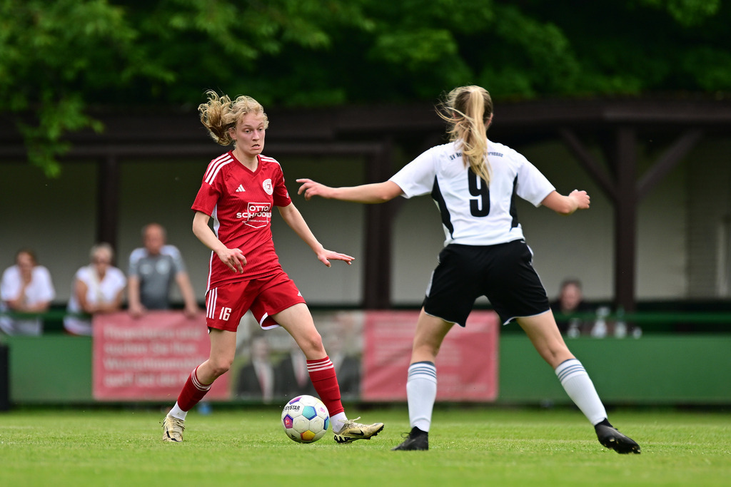 Fußball I Frauen I Saison 2024-2025 I Oberliga I 26. Spieltag I FC Jesteburg-Bendestorf - SV Heidekraut Andervenne | Der Sportfotograf. - Realisiert mit Pictrs.com