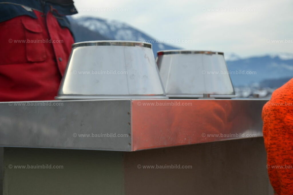 bib-lg08-schornstein-0061 | Nach LV-Leistungsgruppen sortierte Detailfotos über den Bau eines Hauses. Alle Hausbau-Bilder direkt vom Urheber und Autor der Website Haus-Selber-Bauen.com