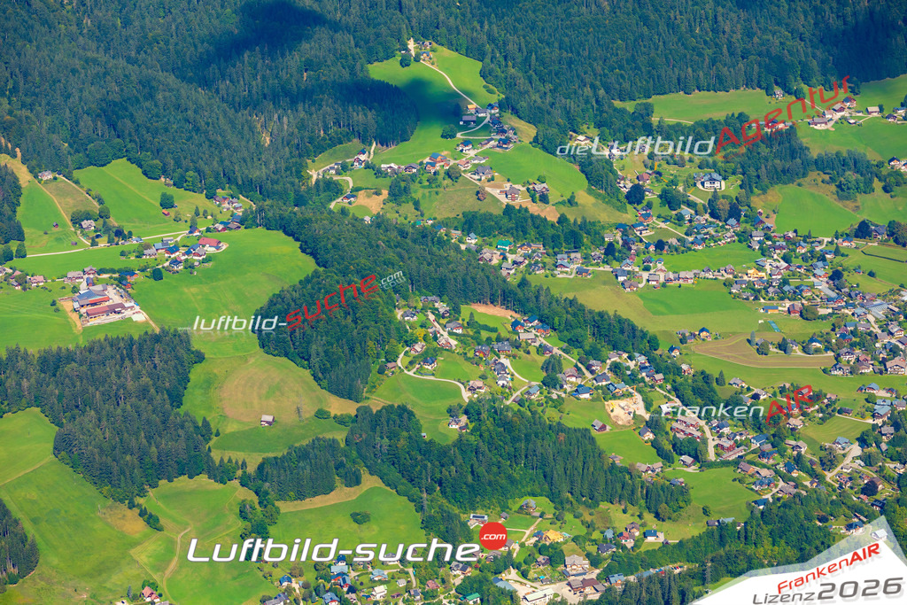 Luftaufnahme der Stadt Altaussee - Die Luftaufnahme wurde 2025 vom UL-Flugzeug heraus erstellt ( keine Drohne ) - Hochauflösende Luftaufnahme - für professionelle Ausdrucke geeignet. Die Geschenkidee !Mit Lizenz und Bildrechte bestellbar